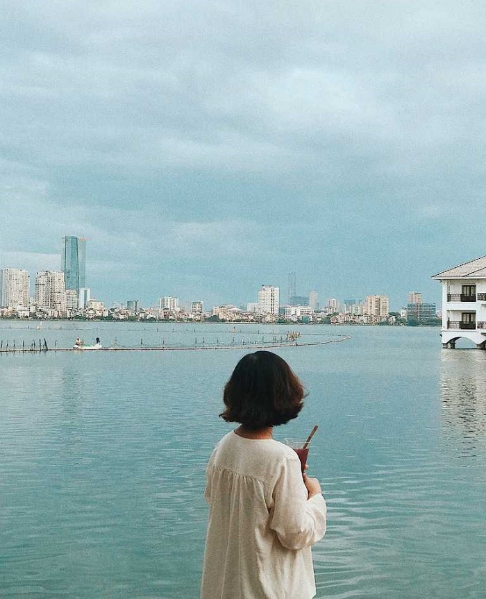 Địa điểm chụp ảnh đẹp ở Hà Nội? Hồ Tây